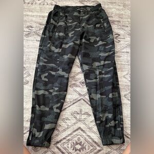 Old Navy Women’s Black and Gray Cargo Pants